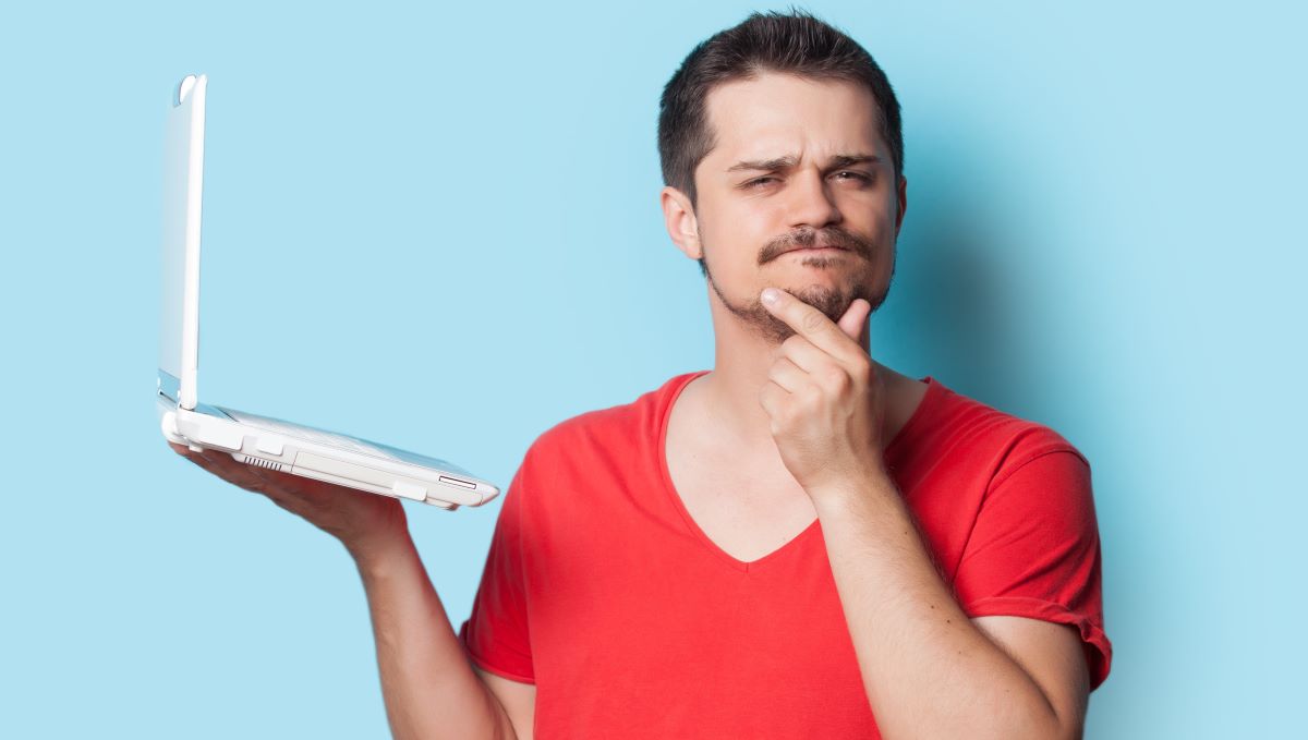guy in t shirt with laptop computer 2024 09 25 23 51 37 utc